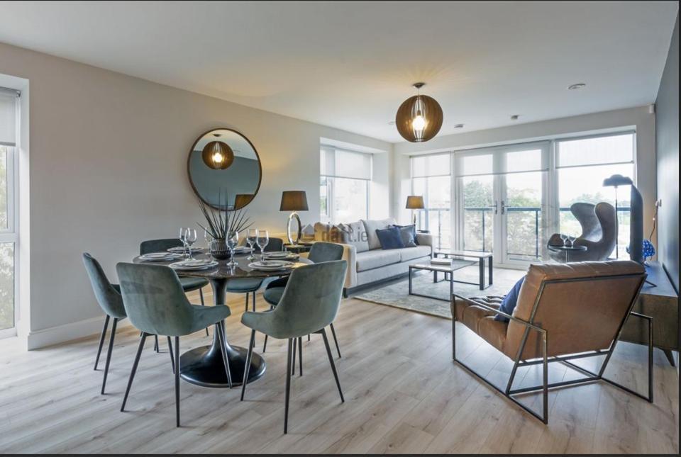 Modern Sandyford Bedroom Exterior foto